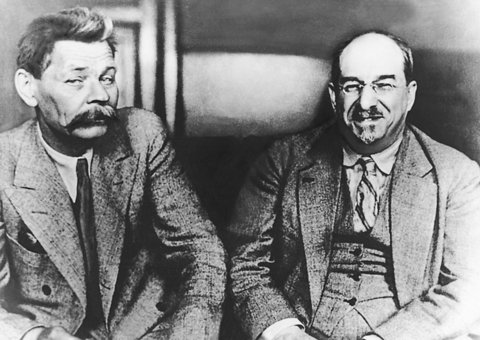 Главные гуманисты страны: Максим Горький (слева) и А.В. Луначарский (1928)