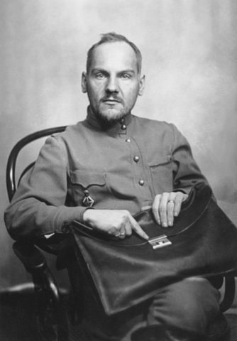 Первый советский Верховный главнокомандующий прапорщик Н.В. Крыленко (1918)