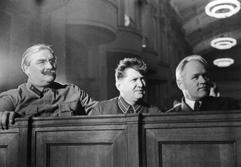 С.Ф. Реденс (в центре) на сессии ЦИК СССР (1936)